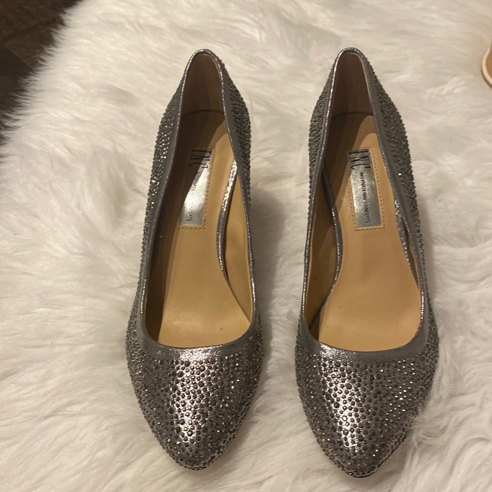 International concepts Dark silver studded pumps
